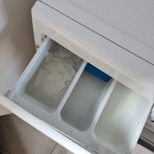 Eco-friendly, ultra-concentrated, hypoallergenic strip of laundry detergent to make your laundry easier, healthier and environmentally friendly! Version Fresh Linen 384 loads - step 3 tear strip into soap dispenser