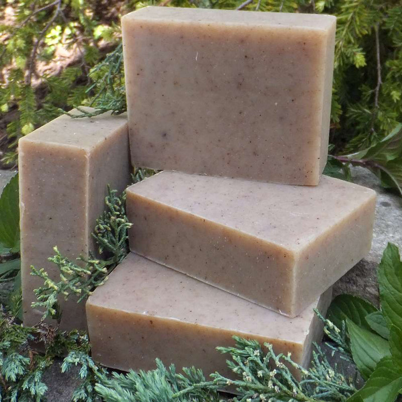 Organic soap bar that mix the fabulous scent of spearmint and juniper berry, known to treat eczema, great for oily skin and for clearing problem skin. 